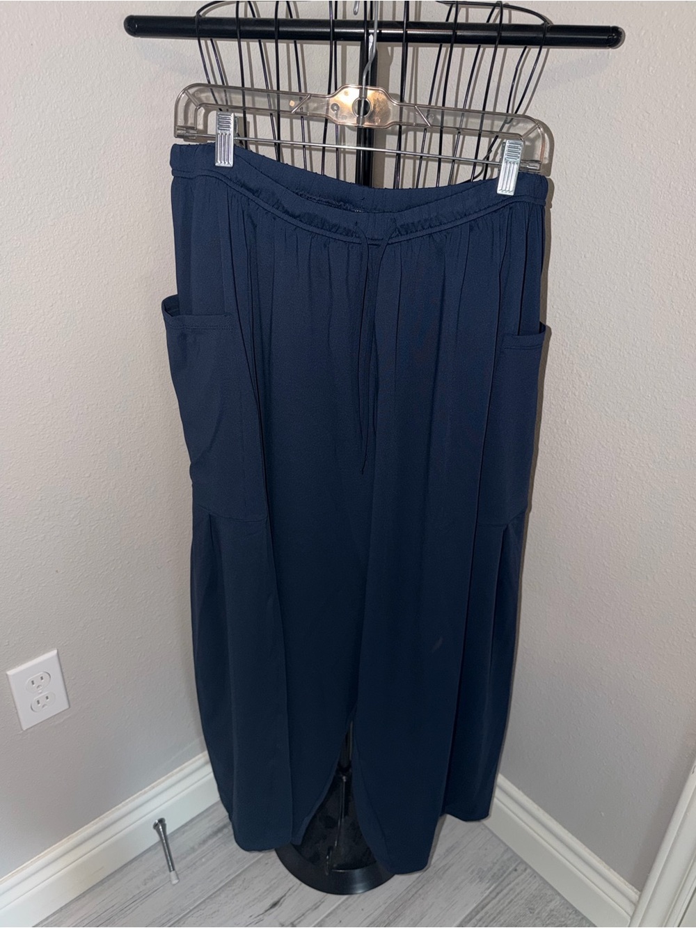HALARA Navy Wide-Leg Pocket Pants